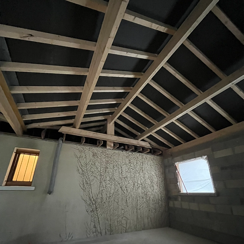 Vue intérieure charpente en bois de maison